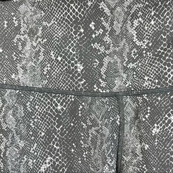 Varley Century Leggings Snake Python Print - Picture 8 of 8